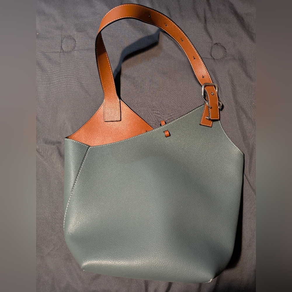 Elegant Green and Tan Shoulder Bag